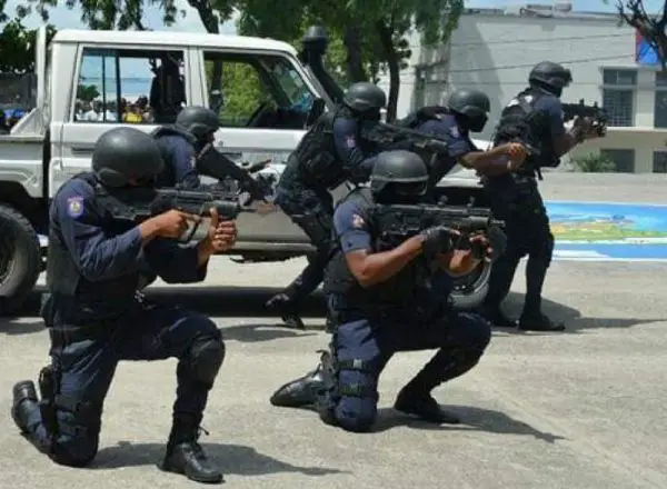 Artibonite / Enquête autour du dossier des 7 policiers exécutés : Trois (3) hauts gradés de la PNH basés à Port-au-Prince et quatre (4) gangs armés impliqués, selon un rapport préliminaire