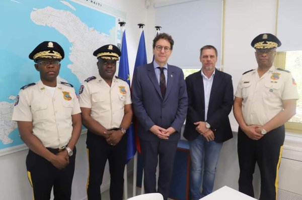 Haïti-France/Coopération policière : Frantz Elbé rencontre l'ambassadeur de France en Haïti